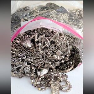 2 LBS Vintage mod jewelry lot~ gold, or silver dominant~ U CHOOSE & CURATE 💸🌹